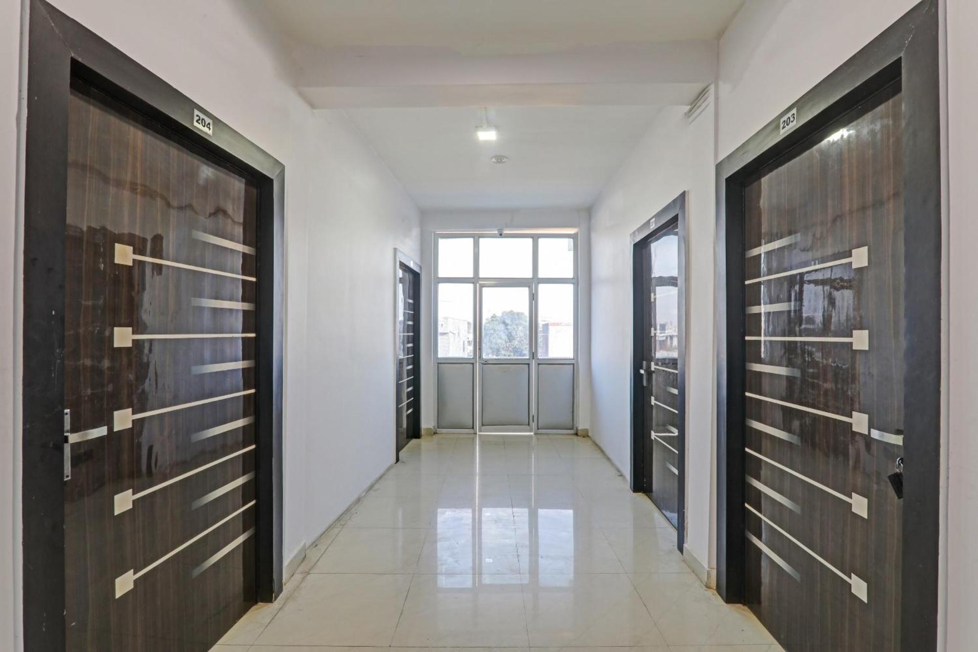 Hotel Oyo Flagship 81064 Chaudhary In Gorakhpur Zewnętrze zdjęcie