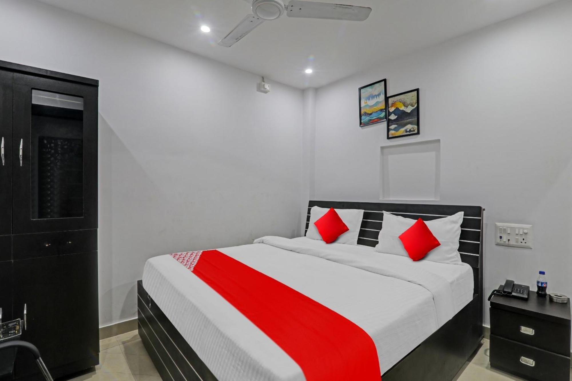 Hotel Oyo Flagship 81064 Chaudhary In Gorakhpur Zewnętrze zdjęcie
