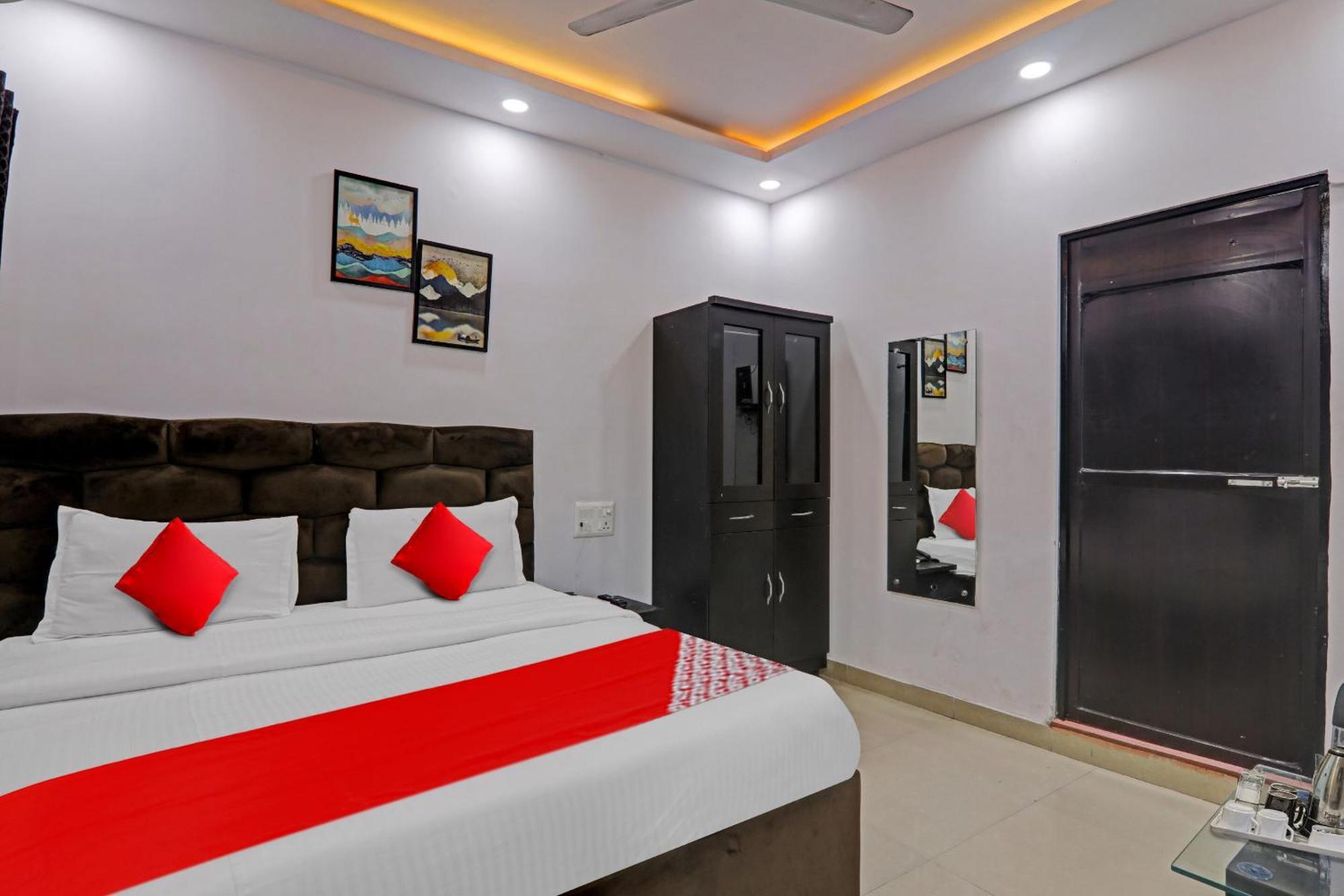 Hotel Oyo Flagship 81064 Chaudhary In Gorakhpur Zewnętrze zdjęcie